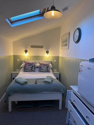 Bed and Breakfast The Little Garden Hideaway With Stunning Sea Views And Garden Голігед Екстер'єр фото